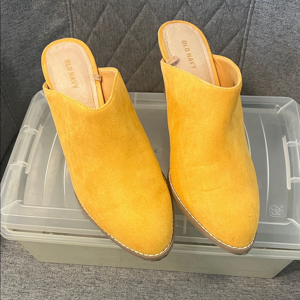 Old Navy Women's Bright Yellow Mules